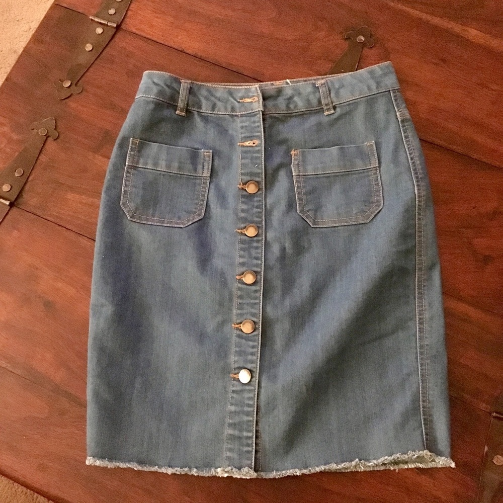 NWOT Life in Pieces sz S button jean skirt